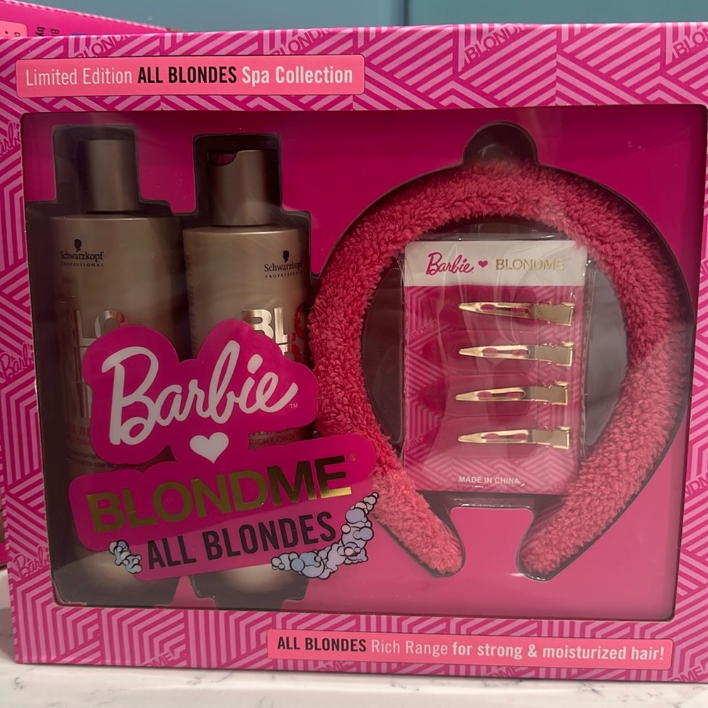 Blondeme x Barbie set